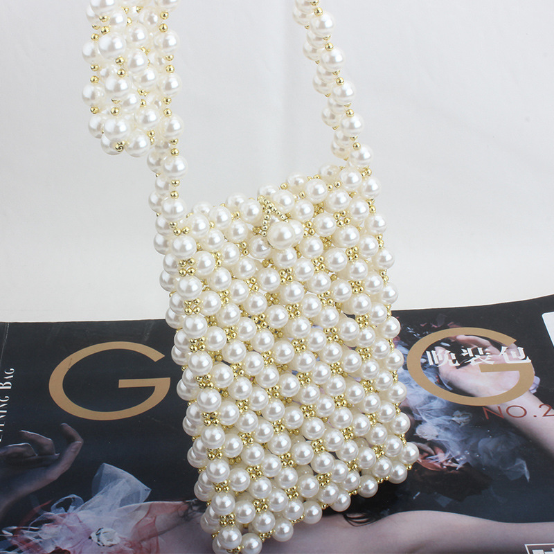 The latest edition of Pearl Bag Girl 2019 is hand-woven oblique Bag